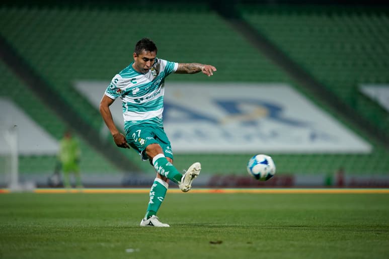 Tras jugar los primeros tres partidos como titular, Isijara regresó el domingo al once inicial de Almada. (JAM MEDIA)