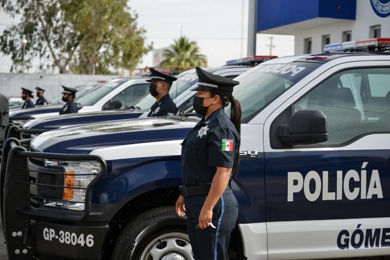 La entrega de las patrullas y el equipo se llevó a cabo en las instalaciones de la corporación policiaca.