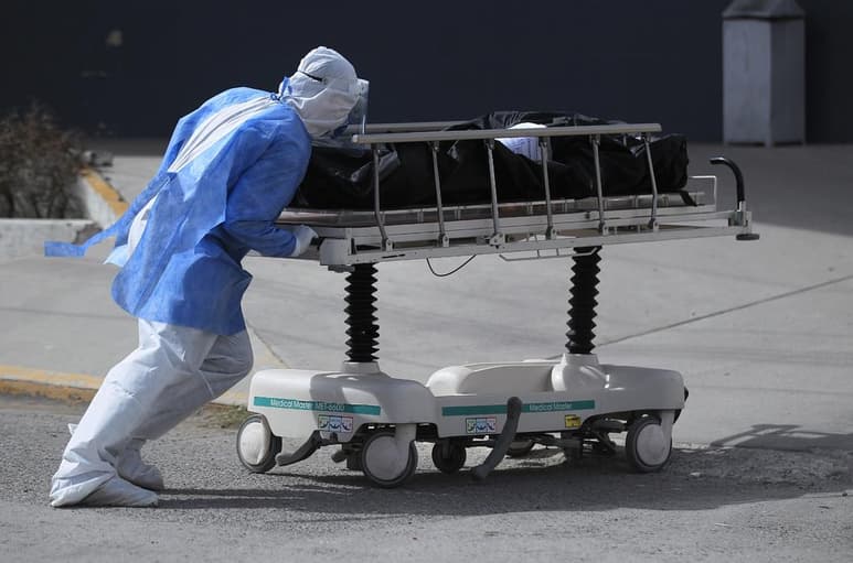 El titular del Ejecutivo dijo que la pandemia continúa haciendo estragos. (ARCHIVO)