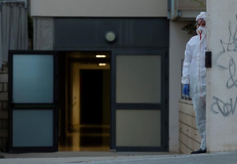 El número de ancianos fallecidos por la COVID-19 en residencias españolas desde el inicio de la pandemia es de 29,782, según los datos oficiales ofrecidos este martes por el Ejecutivo español. (ARCHIVO)