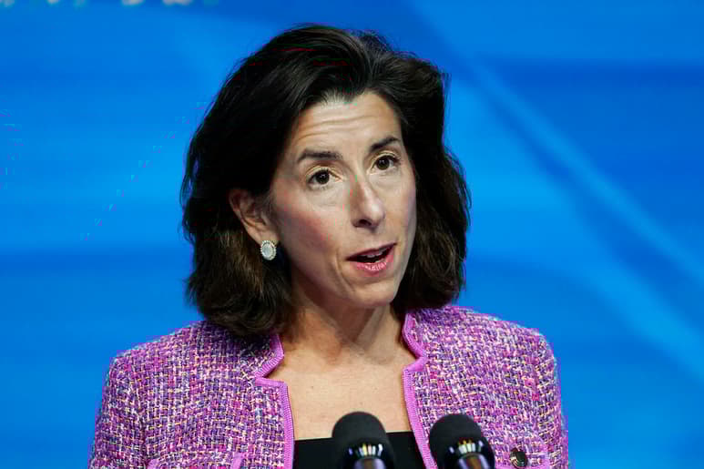 El Senado de EUA confirmó este martes como nueva secretaria de Comercio a Gina Raimondo, actual gobernadora del estado de Rhode Island, que tendrá en sus manos buena parte de la política comercial estadounidense, incluido lo relativo a China.
(ESPECIAL)