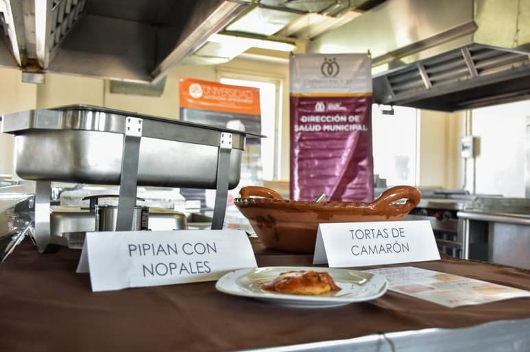 En la muestra gastronómica se cocinaron platillos típicos de la temporada de Cuaresma.