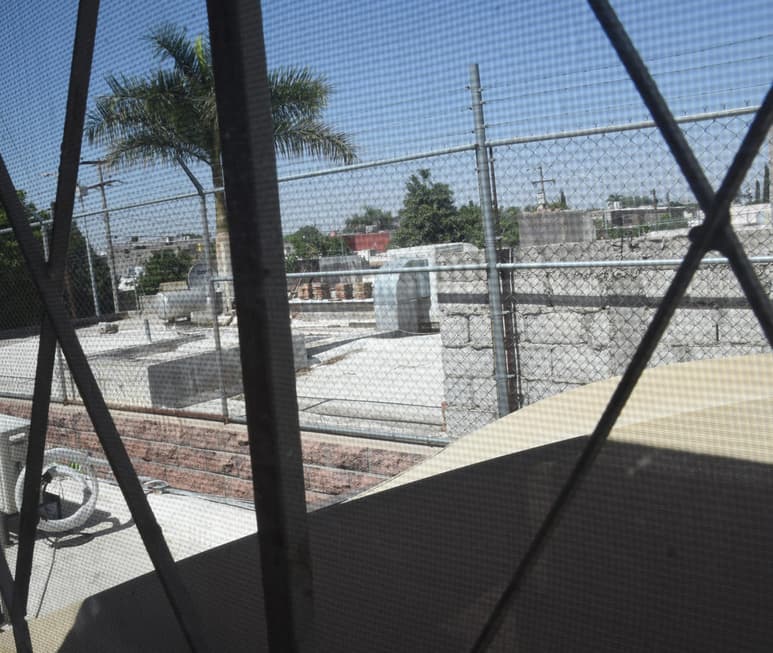Permanece en el abandono desde hace un par de años y se ha convertido en un potencial problema de salud para los vecinos aledaños. (EL SIGLO DE TORREÓN)
