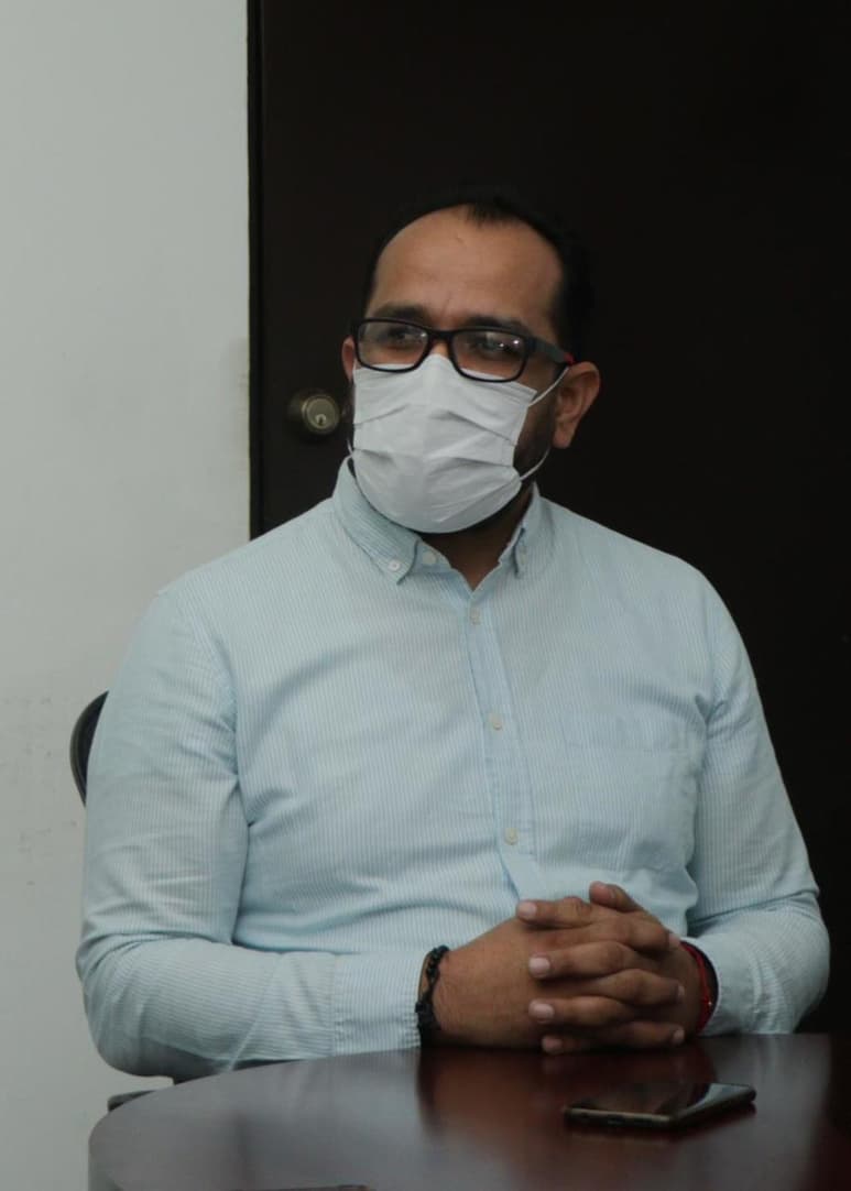 Omar Castañeda, calificó como incompetente al auditor superior del Estado, Francisco Javier Guevara Morales, a quien exigió su renuncia porque en palabras de Castañeda 'le pasó de noche' el presunto desvío, que aseguró está plenamente documentado de 500 millones de pesos, de la anterior Administración Municipal priista. (DIANA GONZÁLEZ)