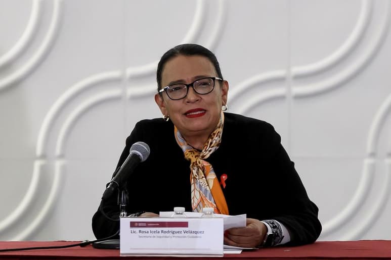 La titular de la Secretaría de Seguridad y Protección Ciudadana (SSPC), Rosa Icela Rodríguez Velázquez, se reunió este miércoles en privado con Florián Tudor, señalado de ser el presunto líder de un grupo delictivo de origen rumano dedicado a la clonación de tarjetas bancarias en zonas turísticas del país. (ARCHIVO)