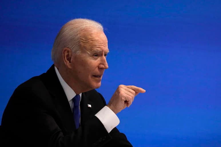 El presidente Joe Biden y los legisladores demócratas están avanzando con toda urgencia en la aprobación de sus planes, un enfoque abiertamente partidista basado en el cálculo de que es mejor aprobar el gran paquete de rescate del COVID-19 que perder el tiempo en cortejar a unos republicanos que difícilmente harán concesiones. (ARCHIVO)