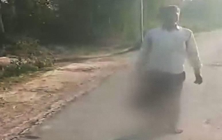 Fue detenido tras ser captado paseando con la cabeza de la menor en la calle (CAPTURA)