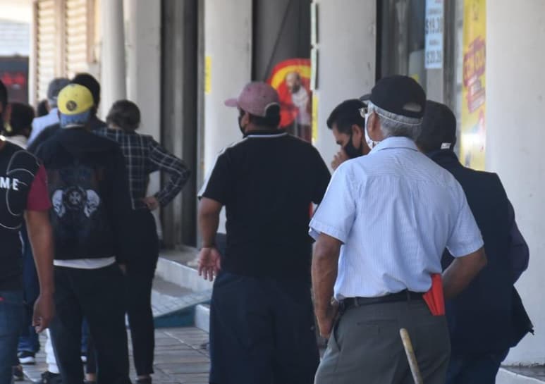 Este jueves 4 de marzo, la Secretaría de Salud de Durango reportó 74 nuevos casos positivos de COVID-19 (39 mujeres y 35 hombres), cifra con la que ya suman 31 mil 100 contagios en lo que va de la pandemia en el estado. (Agencias)