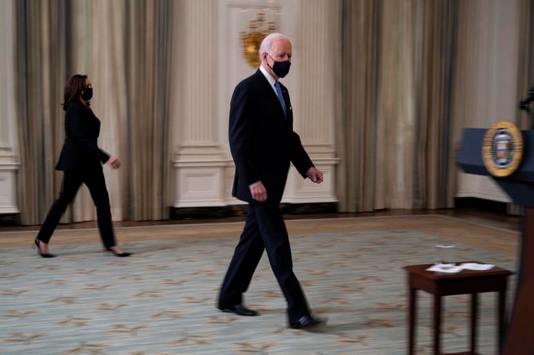 El Senado de EUA votó este jueves a favor de iniciar el debate sobre el plan de estímulo fiscal de 1.9 billones de dólares para frenar la crisis desatada por la pandemia, una prioridad del presidente estadounidense, Joe Biden, que afronta una fuerte resistencia de la oposición republicana. (ARCHIVO)
