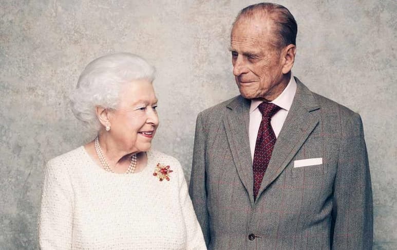 El duque de Edimburgo, esposo de Isabel II, ha sido de nuevo trasladado de hospital, del St Bartholomew al King Edward VII - ambos en Londres -, tras la 'exitosa operación cardíaca' a la que fue sometido el miércoles, según confirmó este viernes un portavoz oficial del Palacio de Buckingham. (ESPECIAL)