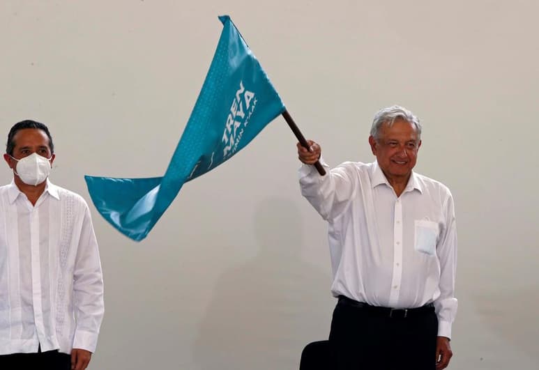 Al calificarla como una asignatura pendiente, el presidente Andrés Manuel López Obrador aseguró que busca dejar como legado el desterrar por completo al fraude electoral y que la democracia comience a ser un hábito en los mexicanos. (EFE)