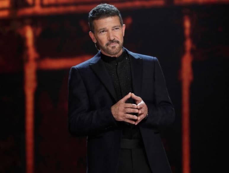 Honra. Antonio Banderas pidió un momento de silencio por las víctimas del COVID-19. (Especial)