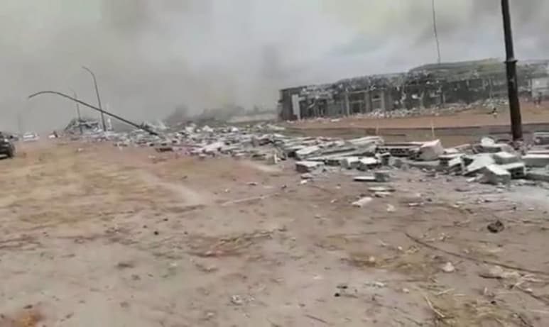 Cuatro explosiones sacudieron hoy Bata, la ciudad más poblada y capital económica de Guinea Ecuatorial, y causaron un número indeterminado de muertos y unos 300 heridos, además de importantes daños materiales, informó el Ministerio de Sanidad. (ESPECIAL)