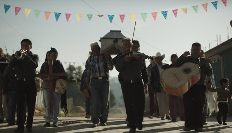 Obra. En Nudo mixteco se entrelazan las historias de tres mujeres dentro de los usos y costumbres de San Mateo, un pueblo surgido en la ficción de Ángeles Cruz.