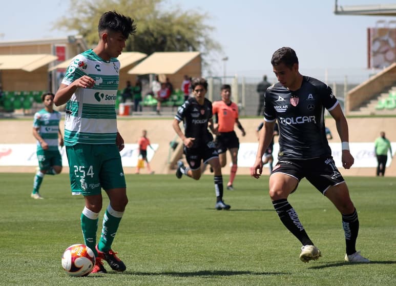 Intensos fueron ambos duelos celebrados en el TSM. (CORTESÍA SANTOS)