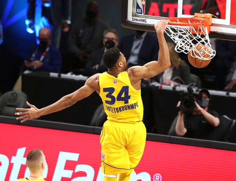 Giannis Antetokounmpo anotó 35 puntos y fue nombrado el Jugador Más Valioso del Juego de Estrellas de la NBA. (AP)