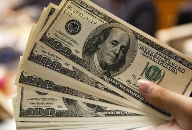 CitiBanamex inició la semana vendiendo la divisa en 22 pesos, 27 centavos más cara que el viernes y su mayor precio desde el 6 de octubre del año pasado, cuando se intercambiaba en 22.09 unidades.
(ARCHIVO)