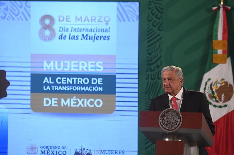 López Obrador advirtió que si en la marcha del Día Internacional de la Mujer de este lunes no hay violencia el verdadero movimiento feminista gana. (EL UNIVERSAL)