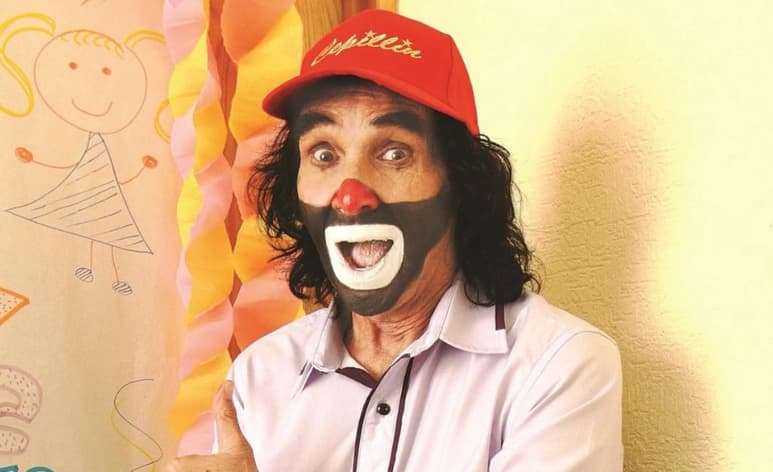 Su nombre real es Ricardo González, pero el mundo lo conoció como 'Cepillín', un cantante maquillado de payaso que siempre se preocupó por las sonrisas de los niños. (ESPECIAL)