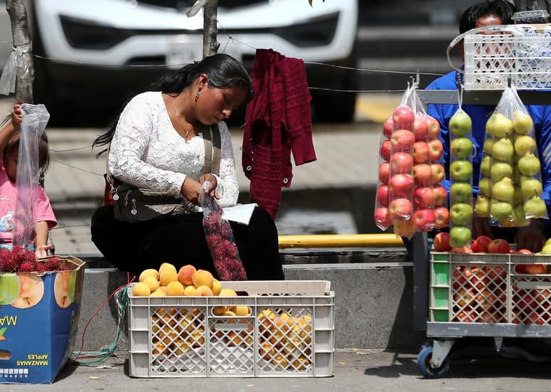 La Comisión Económica para América Latina y el Caribe (Cepal) propuso este lunes la creación de un ingreso básico de emergencia para las 13 millones de mujeres de la región que perdieron su empleo en 2020 debido a la pandemia del coronavirus. (ARCHIVO) 
