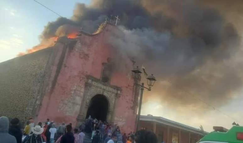 Se desconocen las causas que provocaron el incendio de este templo con una arquitectónica heredada de los árabes. (ESPECIAL)