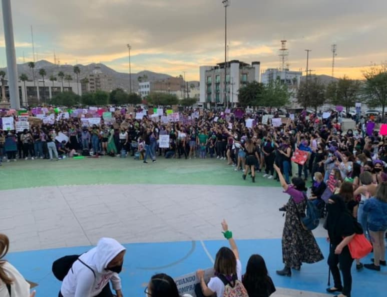 Esta tarde la Comarca Lagunera se sumó al movimiento nacional para conmemorar el Día Internacional de la Mujer con un evento totalmente separatista en la Plaza Mayor de Torreón. (Especial)