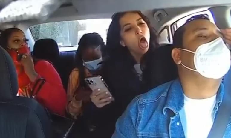Las mujeres han sido apodadas en redes sociales como 'las anti mascarillas', ganándose diversas criticas por sus acciones (CAPTURA)