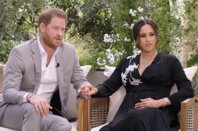 La casa real británica se mostró este martes 'entristecida' tras conocer el sufrimiento de los duques de Sussex, Enrique y Meghan, y reconoció que los problemas que estos expusieron en su entrevista en la televisión estadounidense son 'preocupantes, especialmente el del racismo'. (ESPECIAL)