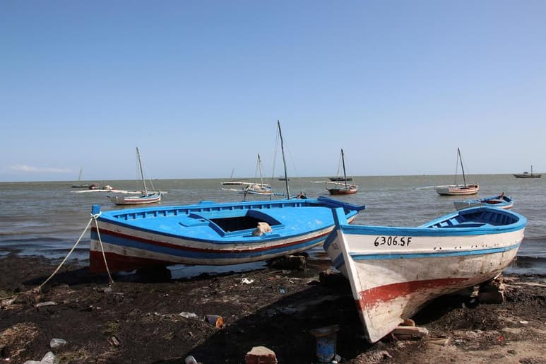 Al menos 39 personas migrantes, entre ellas nueve mujeres y cuatro menores, perdieron la vida tras el naufragio hoy de dos cayucos frente a la costa de Sfax, segunda ciudad de Túnez, en la mayor tragedia migratoria ocurrida este año en el país. (ARCHIVO)