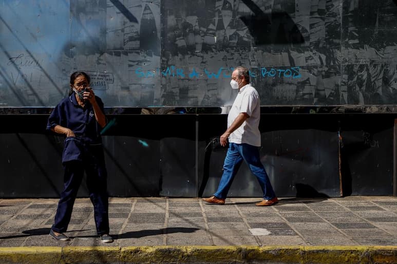 El Gobierno paraguayo decretó este martes la alerta roja sanitaria debido 'al aumento sostenido y récord de contagios por COVID-19' de los últimos días y advirtió que de proseguir la tendencia ello puede derivar en el colapso del sistema público. (ARCHIVO)
