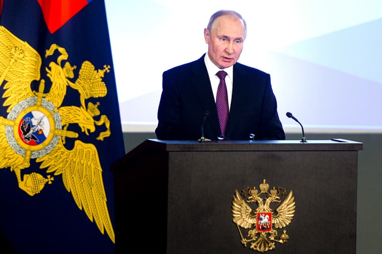 Rusia anunció que será sede de negociaciones entre el Gobierno afgano y los rebeldes talibanes, intensificando su rol en las gestiones de paz para el país asiático. (AP)