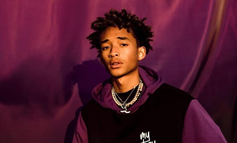 Jaden Smith, hijo del actor Will Smith y de la actriz y productora Jada Pinkett-Smith, es el invitado especial en la pasarela virtual italiana de moda masculina Pitti Immagine Uomo 99, donde ha presentado el avance de su nueva colección Untitled MSFTSrep FW21. (ESPECIAL)