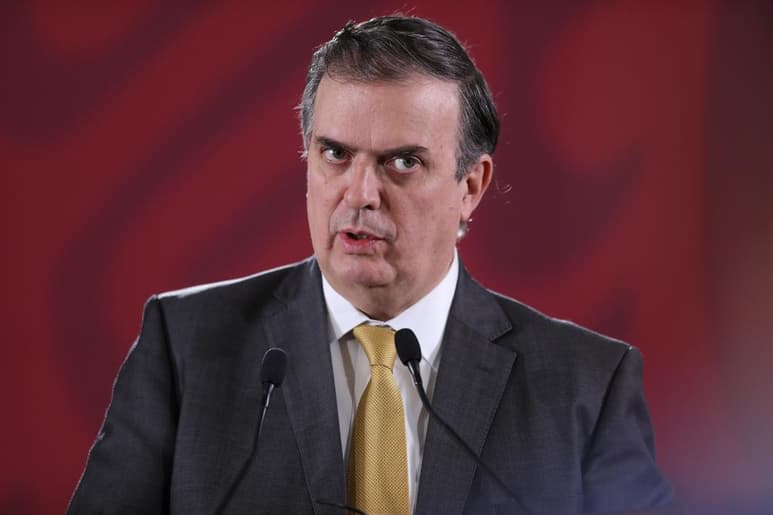 En entrevista con León Krauze, el secretario de Relaciones Exteriores, Marcelo Ebrard, concluyó que para que en México exista una verdadera disminución de la violencia, el gobierno de Estados Unidos debe retomar la prohibición en la venta de armas de asalto. (ARCHIVO)