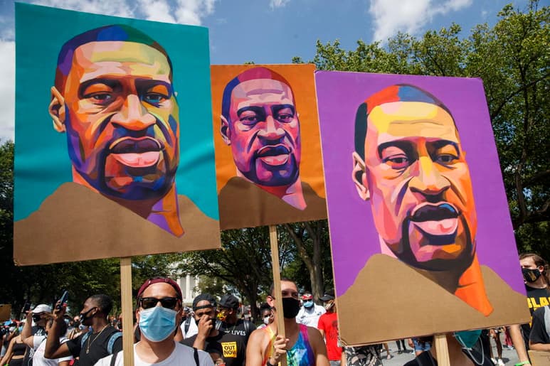 Un juez concedió el jueves la solicitud de los fiscales de agregar un cargo de asesinato en tercer grado contra el exoficial de policía de Minneapolis acusado de la muerte de George Floyd. (ARCHIVO)