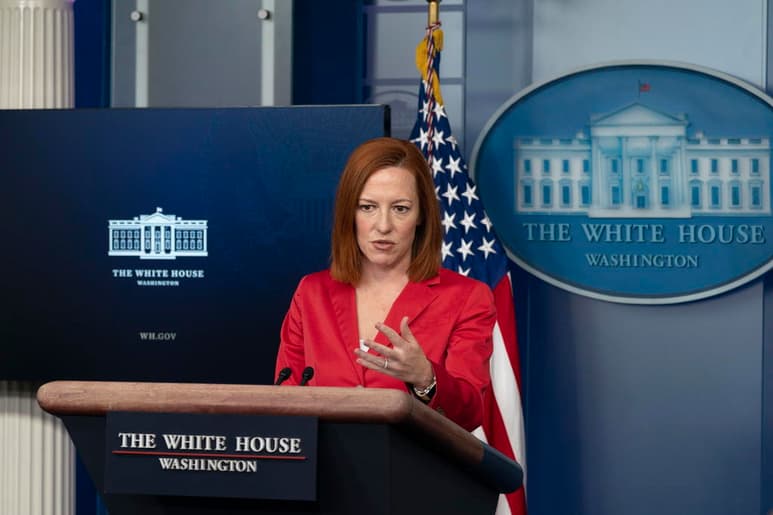 El Gobierno del presidente de EUA, Joe Biden, comenzará a enviar, 'como pronto, este mismo fin de semana' los pagos directos de hasta 1,400 dólares a los contribuyentes con rentas menores, en aplicación de una de las medidas estrella del paquete de estímulo ratificado por el mandatario este jueves. (EFE)
