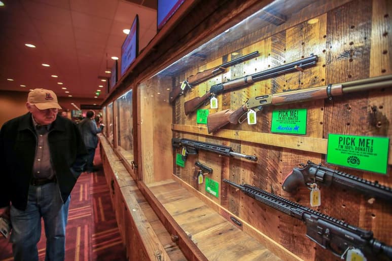El borrador de ley hace una excepción a los traspasos de armas. (ARCHIVO)