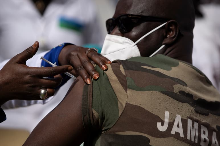 Según la OMS, estos 22 países africanos han recibido a través de COVAX cerca de 14.8 millones de dosis. (AP)