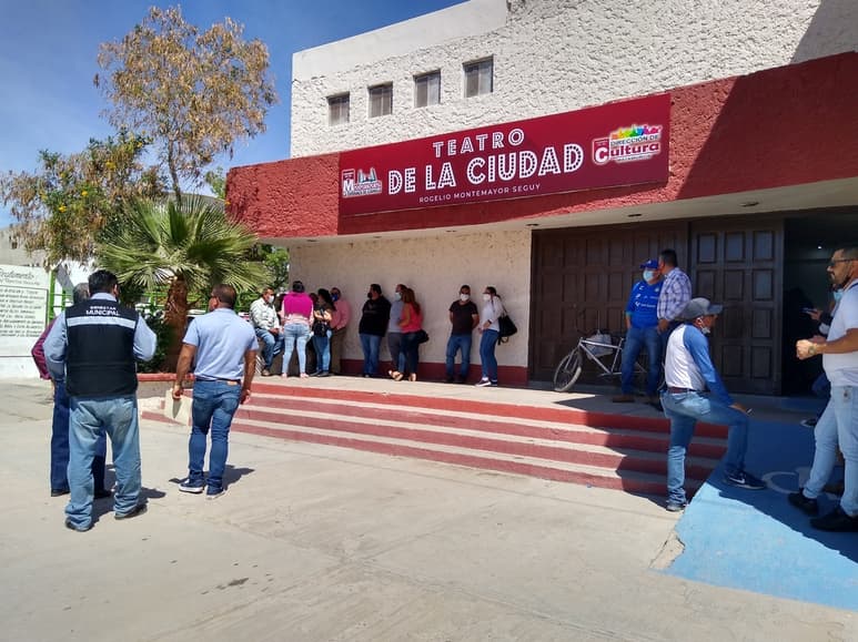 Se inconforman trabajadores sindicalizados con su secretario general, pues dicen que se 'brinca' los estatutos y toma decisiones sin consultarles. (EL SIGLO DE TORREÓN)