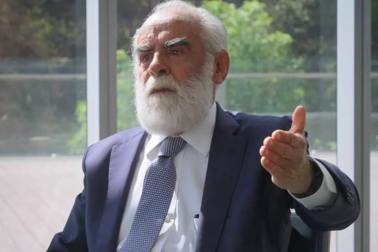 En entrevista con el periodista Carlos Loret de Mola, Diego Fernández de Cevallos, afirmó que el presidente Andrés Manuel López Obrador, miente, es cobarde, cínico y un embaucador, por lo que la población necesita abrir los ojos.
(ESPECIAL)