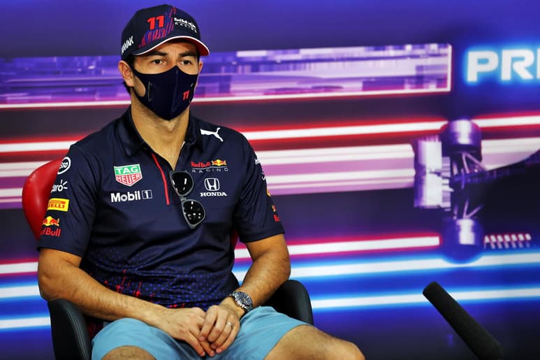 Sergio Pérez y Carlos Sainz revelaron haber recibido la vacuna antiCOVID en Bahréin, donde la dosis ha sido ofrecida a todos los integrantes de paddock de la Fórmula Uno durante la pretemporada. (EFE)