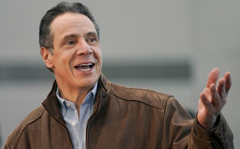 El gobernador de Nueva York, Andrew Cuomo, insistió este viernes que no renunciará a su cargo pese a las acusaciones de acoso sexual de seis mujeres, que negó rotundamente, y describió a los numerosos políticos que han pedido su dimisión como 'insensatos y peligrosos'. (ARCHIVO)