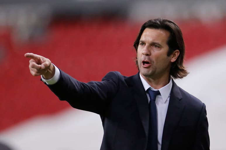 Para el argentino Santiago Solari, técnico del América, el partido del domingo ante Chivas representa no solo la oportunidad de mantener a su club dentro de los punteros del Clausura, sino además agregar un clásico a una extensa lista de los que ha vivido a lo largo de su carrera, incluyendo el choque del Real Madrid y el Barcelona. (JAM MEDIA)