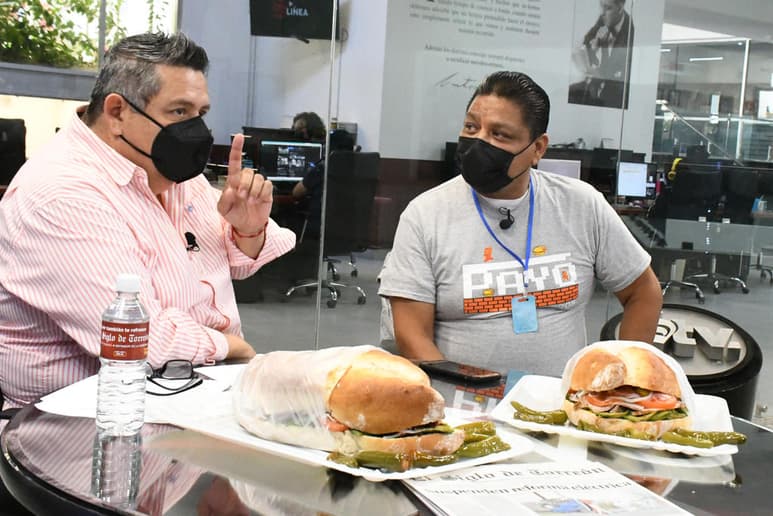 Dentro del noticiero Siglo en Vivo…Un enlace con la ciudadanía se presentó hoy dos mega lonches de carnitas con aguacate, nunca antes vistos. (FERNANDO COMPEÁN)