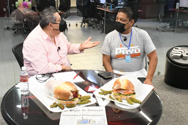 El famoso lonchero 'El Payo', visitó la tarde de ayer viernes el programa para hablar con Flippy Nevárez sobre la tradición de lonches El Payo y del misterio de su nombre, ya que él prefiere que le digan por su mote.
(FERNANDO COMPEÁN)