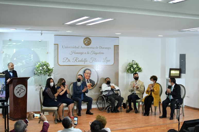 El Dr. Rodolfo Flores dedicó su carrera a dos frentes: la medicina y la enseñanza. Fue director de la Escuela de Medicina desde 2009. (CORTESÍA)