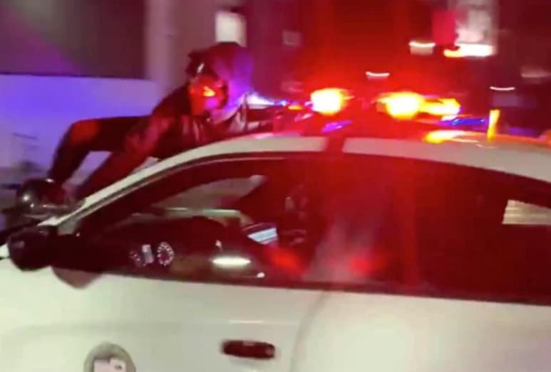 El manifestante no resultó herido (CAPTURA)
