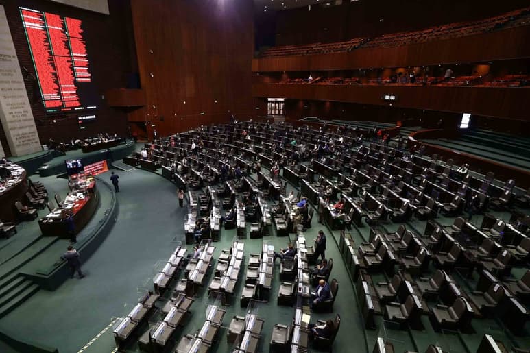 Ante la oleada de amparos contra la reforma eléctrica, es importante establecer los criterios, señala el PRD.