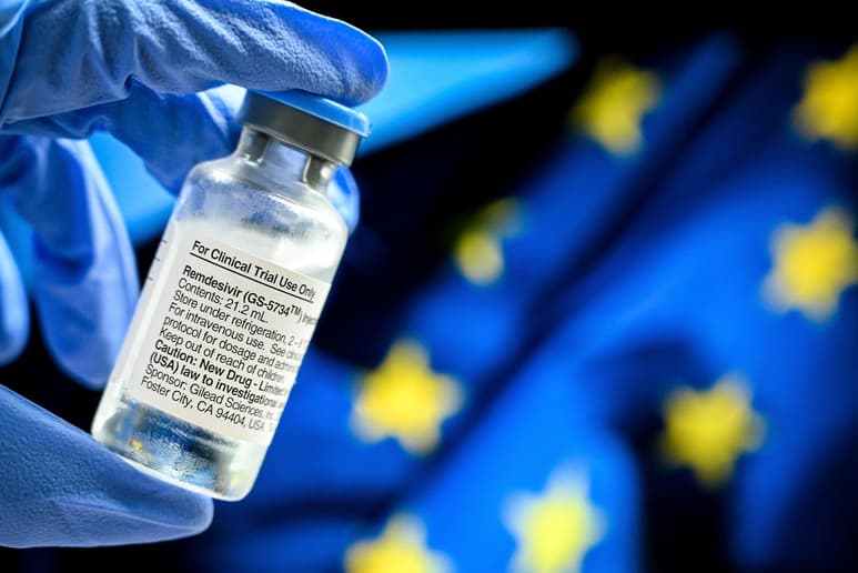 La Agencia Europea del Medicamento (EMA) aseguró este lunes que sus expertos están “analizando con gran detalle todos los datos disponibles” de los casos de tromboembolismo en pacientes vacunados con AstraZeneca y anunciará el próximo jueves sus conclusiones, pero mantiene de momento su recomendación positiva sobre el fármaco. (ARCHIVO)