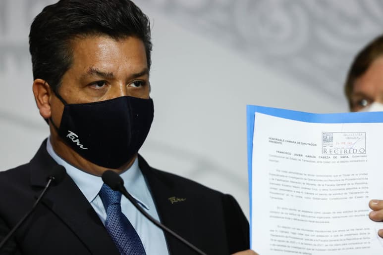 En la entrega del 5º Informe de su administración, el gobernador Francisco García Cabeza de Vaca afirmó que encabeza un gobierno por la voluntad del pueblo de Tamaulipas, 'jamás claudicaré ante la adversidad ni bajaré la guardia ante los ataques'. (ARCHIVO)