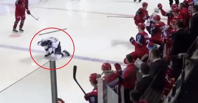 El disco de aproximadamente 156 y 170 gramos, impactó contra la cabeza del jugador en el partido que se celebró el viernes entre el Dinamo San Petersburgo y el Lokomotiv (CAPTURA) 